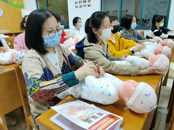 硖石成校开展育婴员（三级）培训
