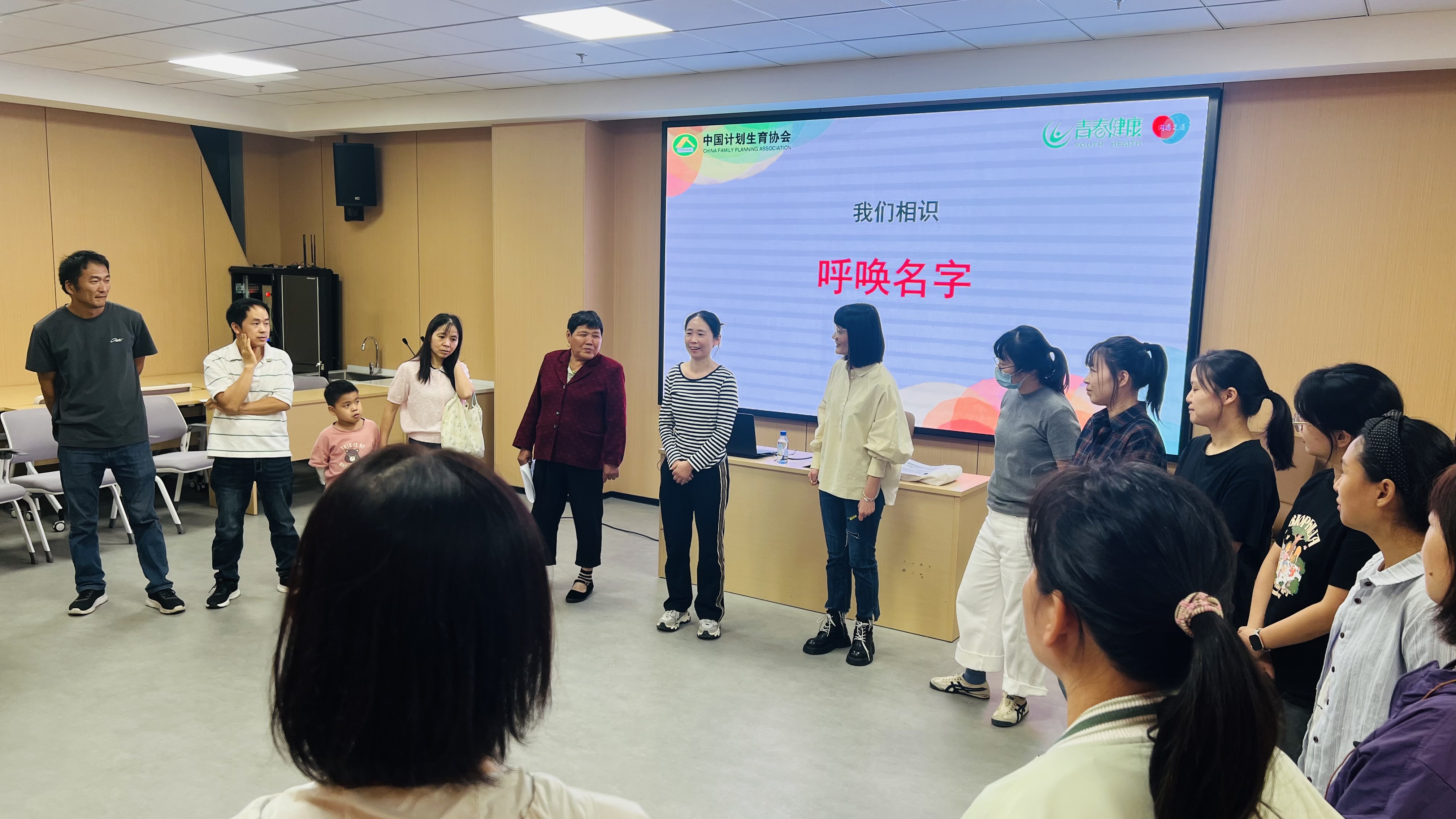 丁桥镇举办“沟通有道，护航青春”青春健康家长成长培训班