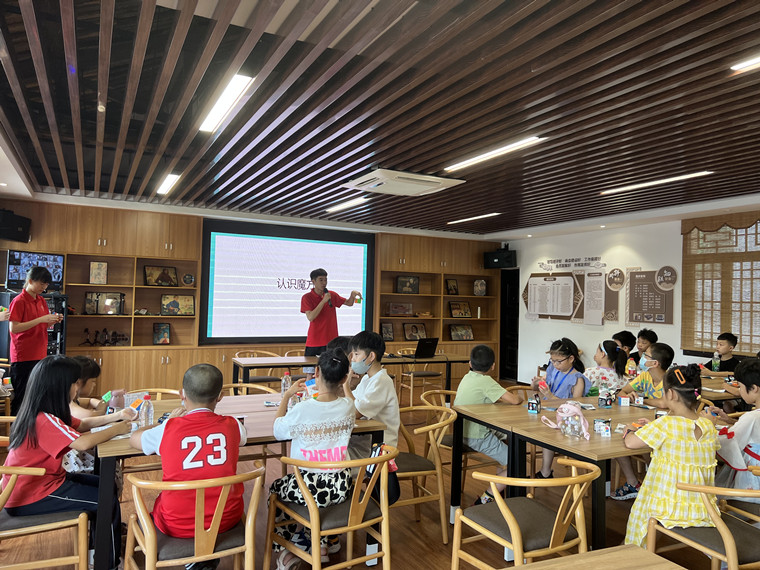 斜桥镇暑期“斜川有礼”公益课堂在斜桥镇静安书房开讲