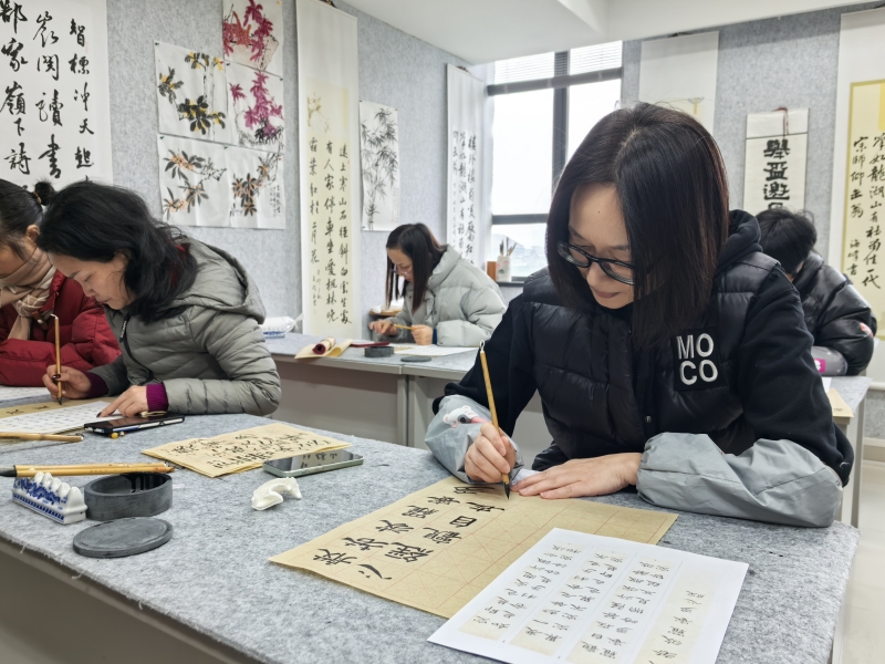 海洲成校书画系列公益培训相继开班