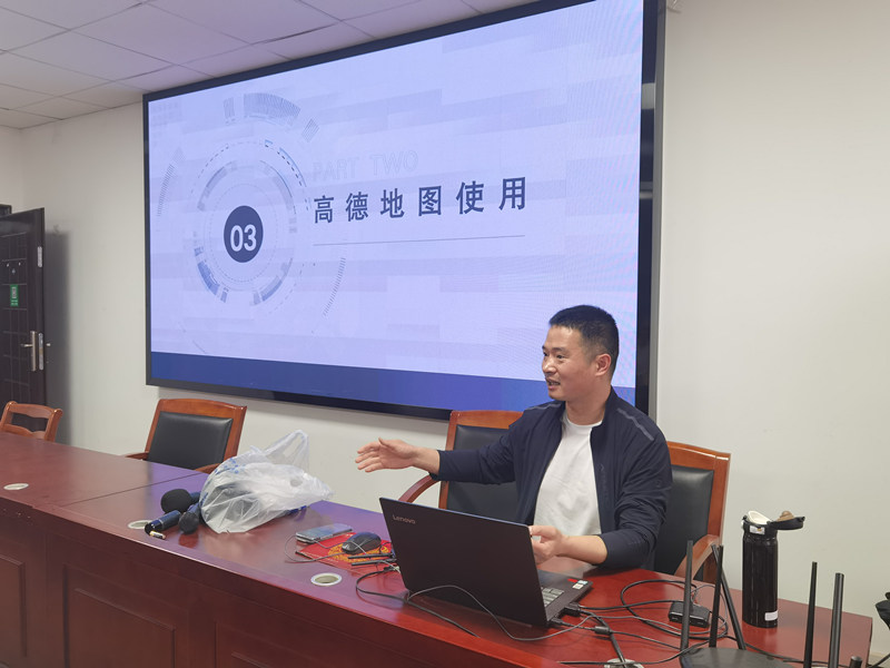 许村镇老年学校“银龄AI智慧生活课堂”之“高德地图使用攻略”