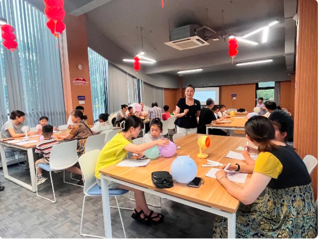海洲街道梅园社区彩虹桥家庭工作坊开展亲子沙龙活动