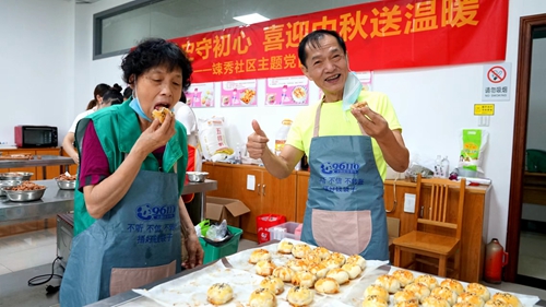 硖石成校开展中秋月饼制作培训