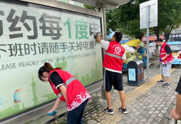 袁花镇社区教育中心举行“志愿点亮国庆节”志愿服务活动