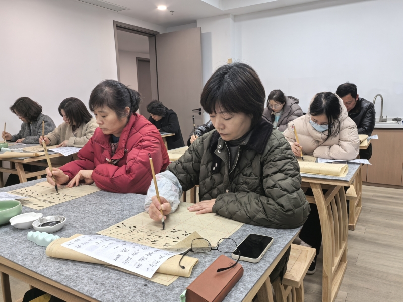 海洲街道成人行书书法公益培训班顺利开班