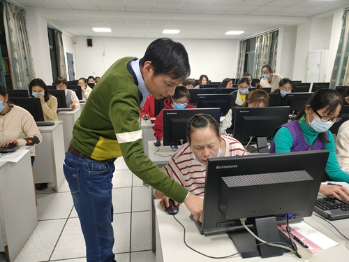 硖石成校计算机基础培训班顺利开班