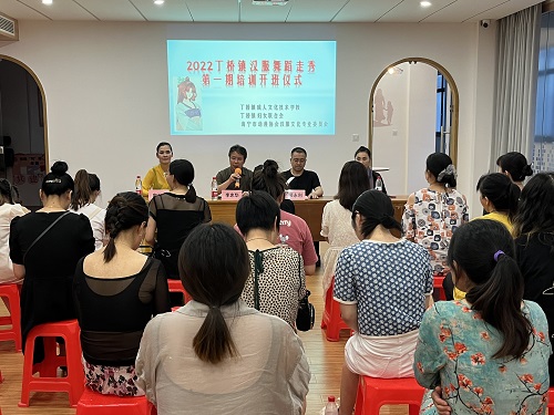 丁桥镇举办汉服舞蹈走秀培训