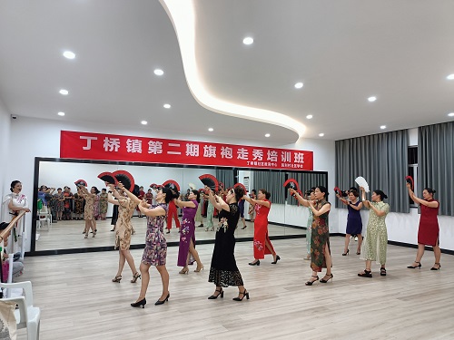 丁桥成校成功举办第二期旗袍走秀培训班