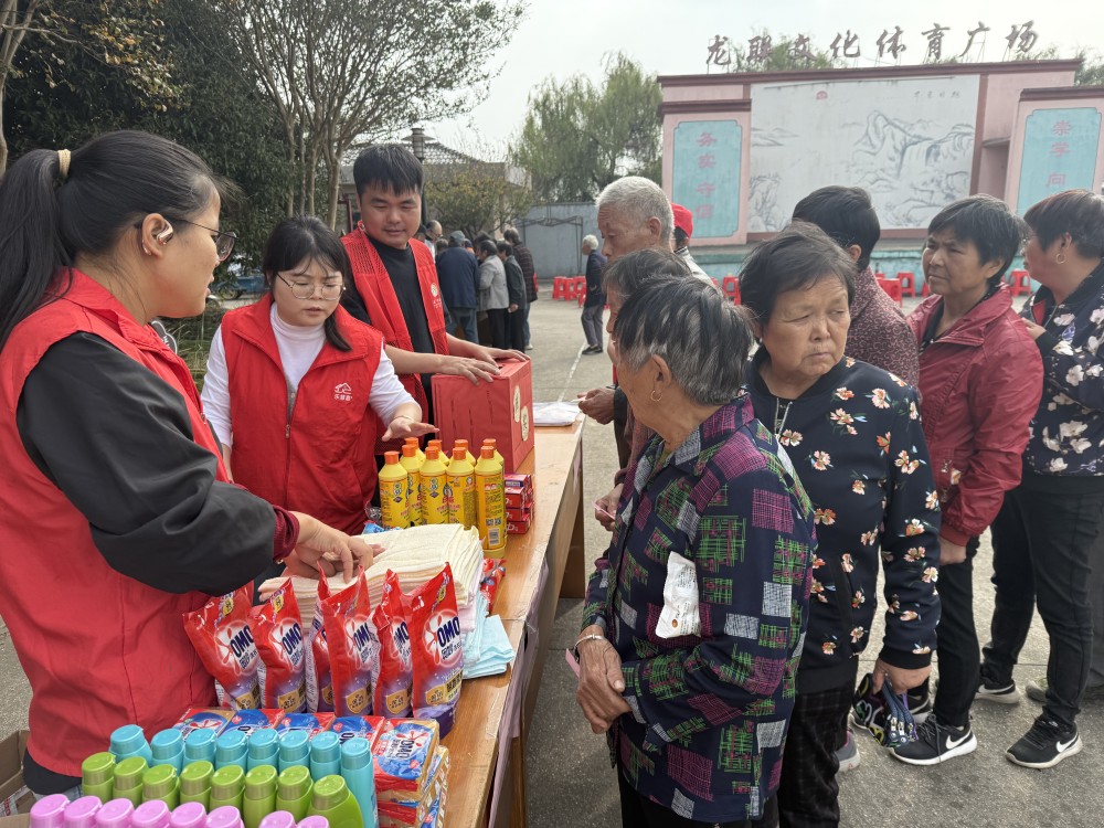 袁花镇龙联村社区学校开展重阳节趣味运动会