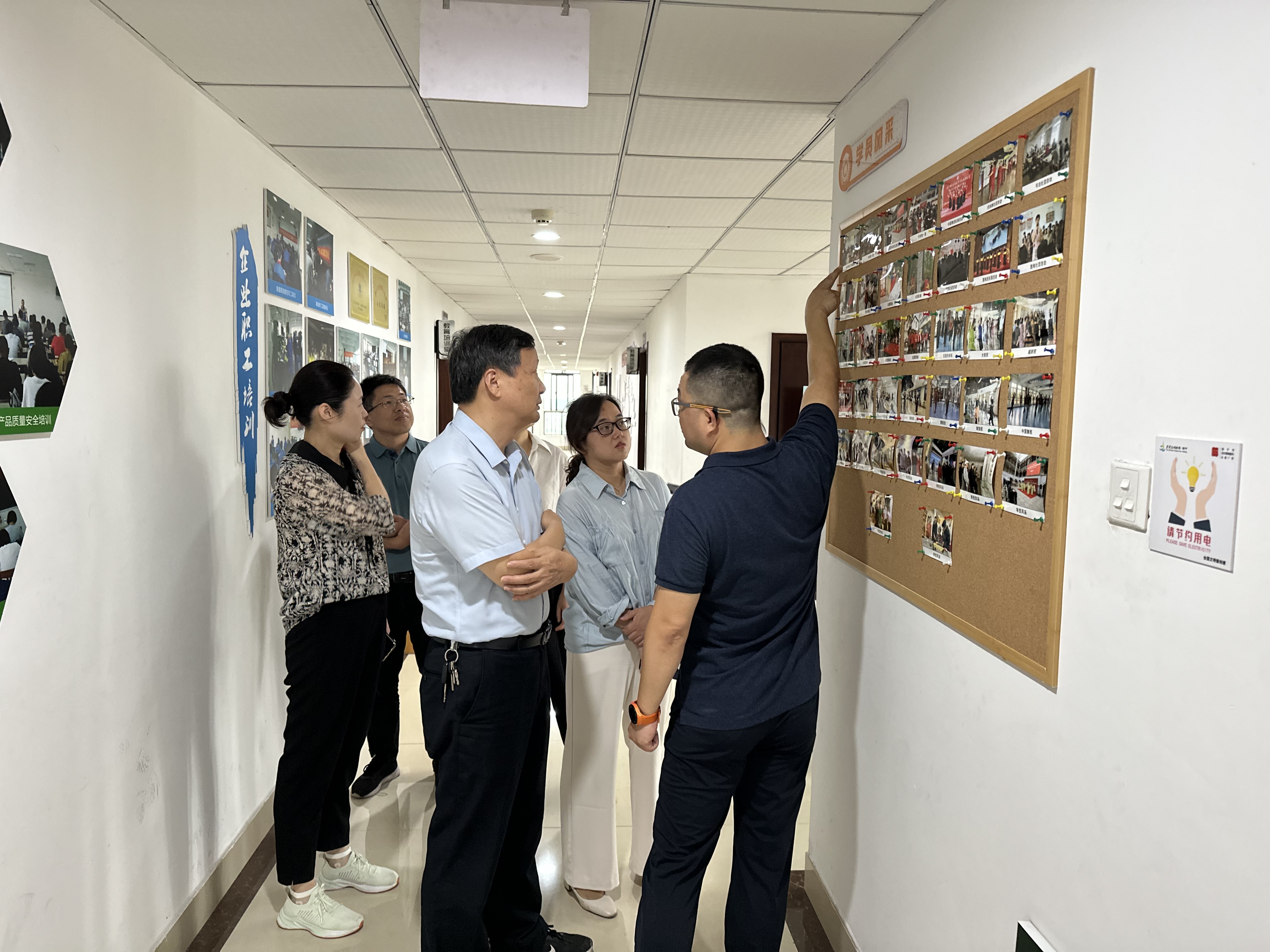 长安镇老年学校迎接嘉兴市优质老年学校现场验收