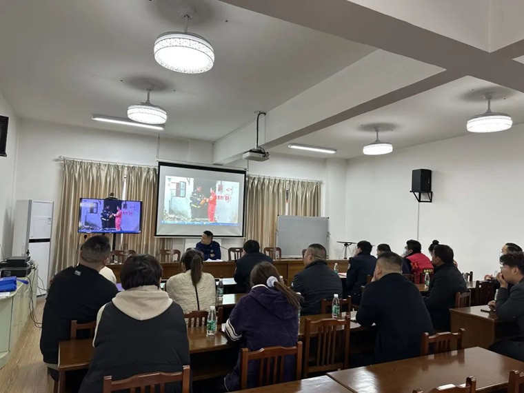 斜桥镇开展出租房东安全培训