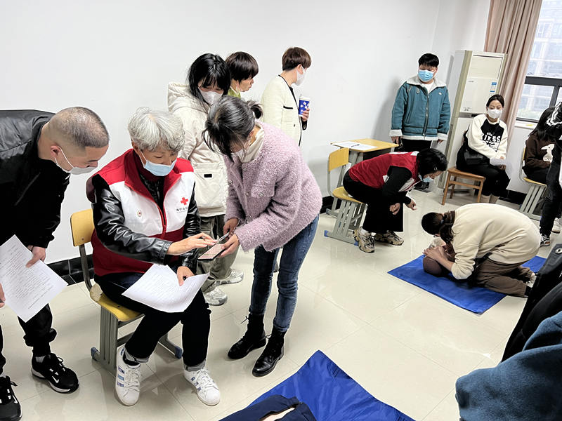 许村成校开展AED专项应急救护培训