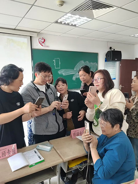 长安成校举办老年人手机摄影培训班