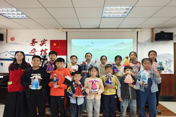 周王庙镇陈桥村开展“民族小工匠·巧手织华章”主题活动