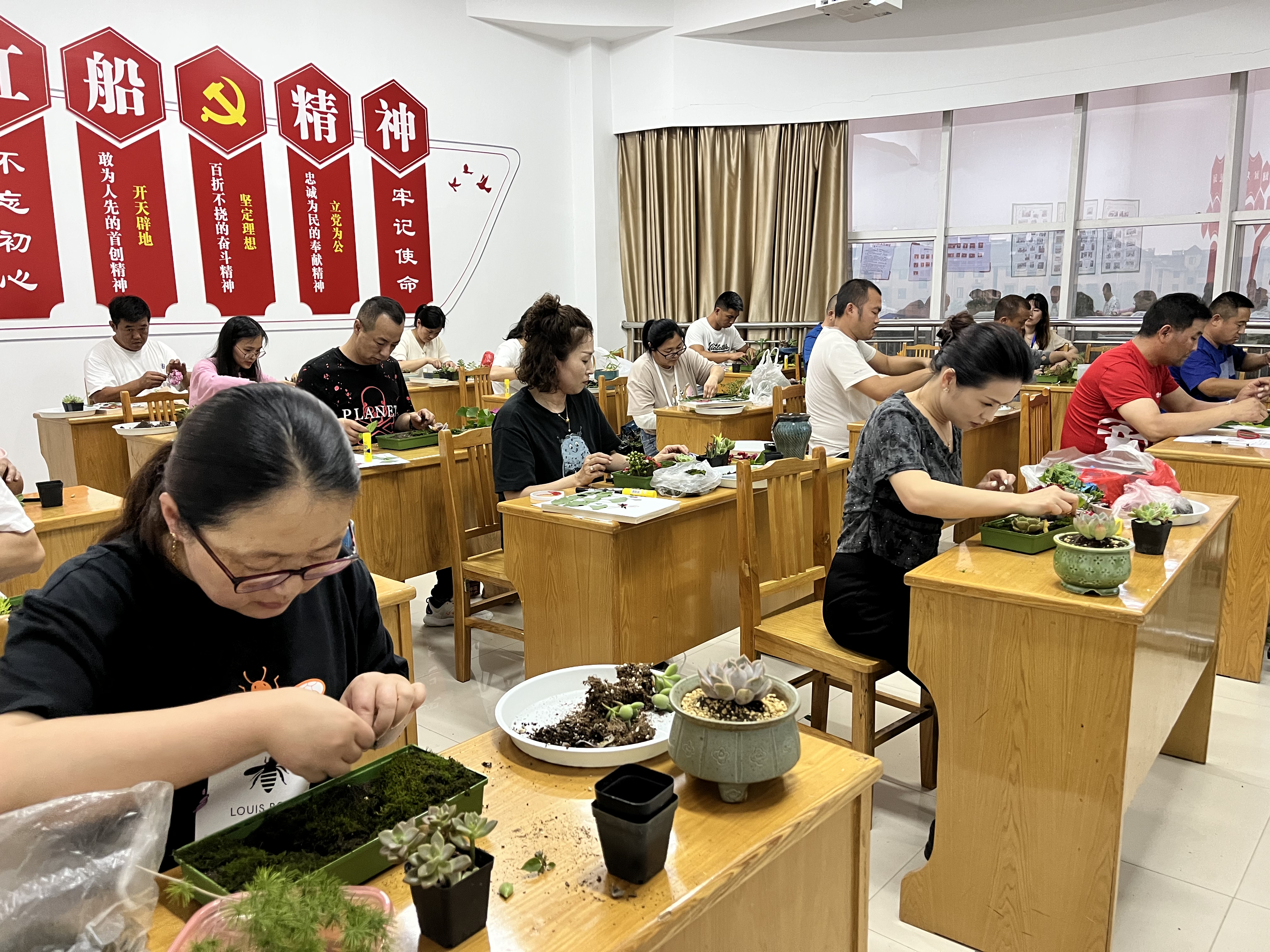 盐官成校园艺布景培训班顺利完成职业能力鉴定