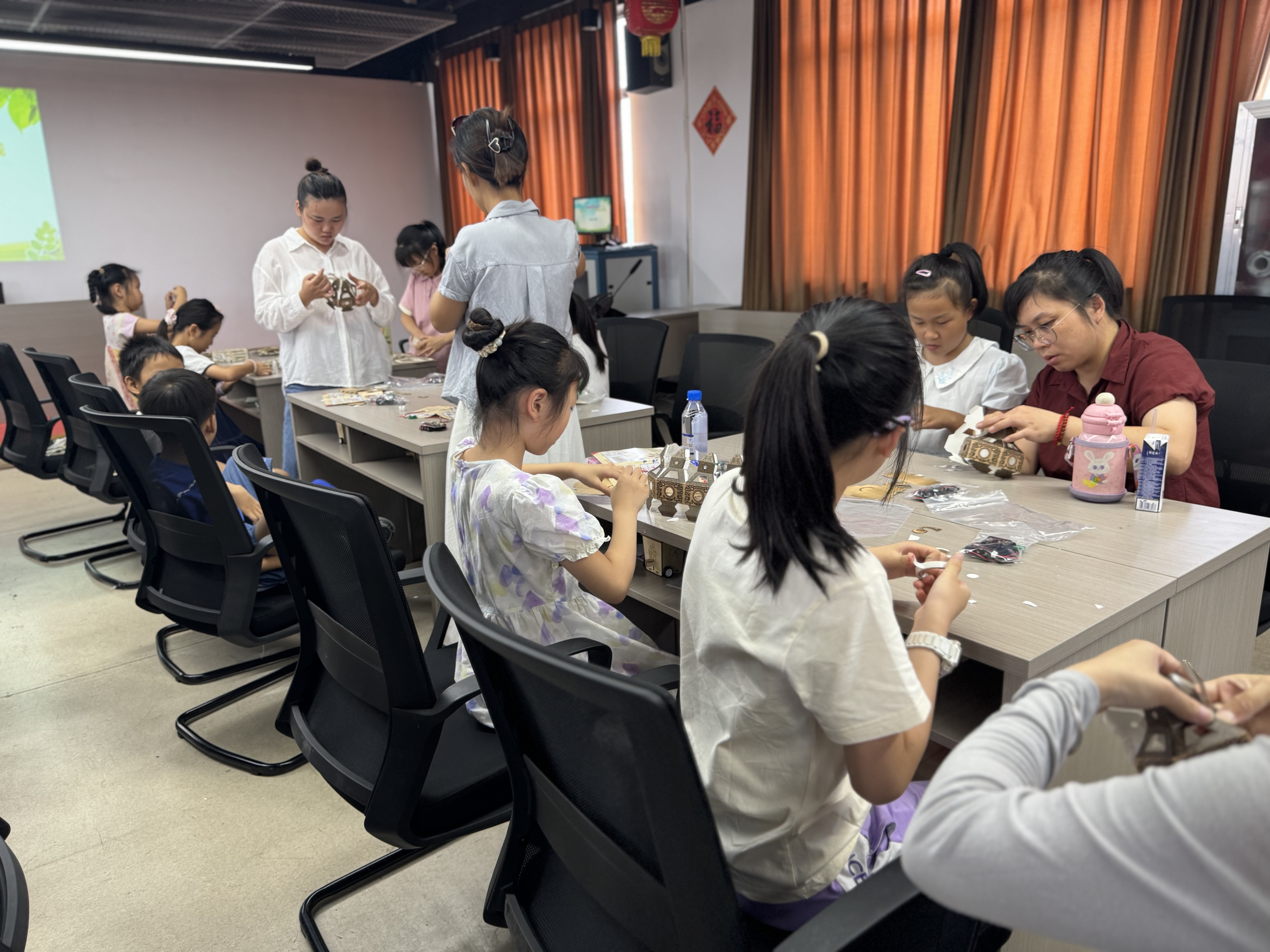 海昌街道隆兴社区“火药探秘·科技之光”科普制作活动圆满举行
