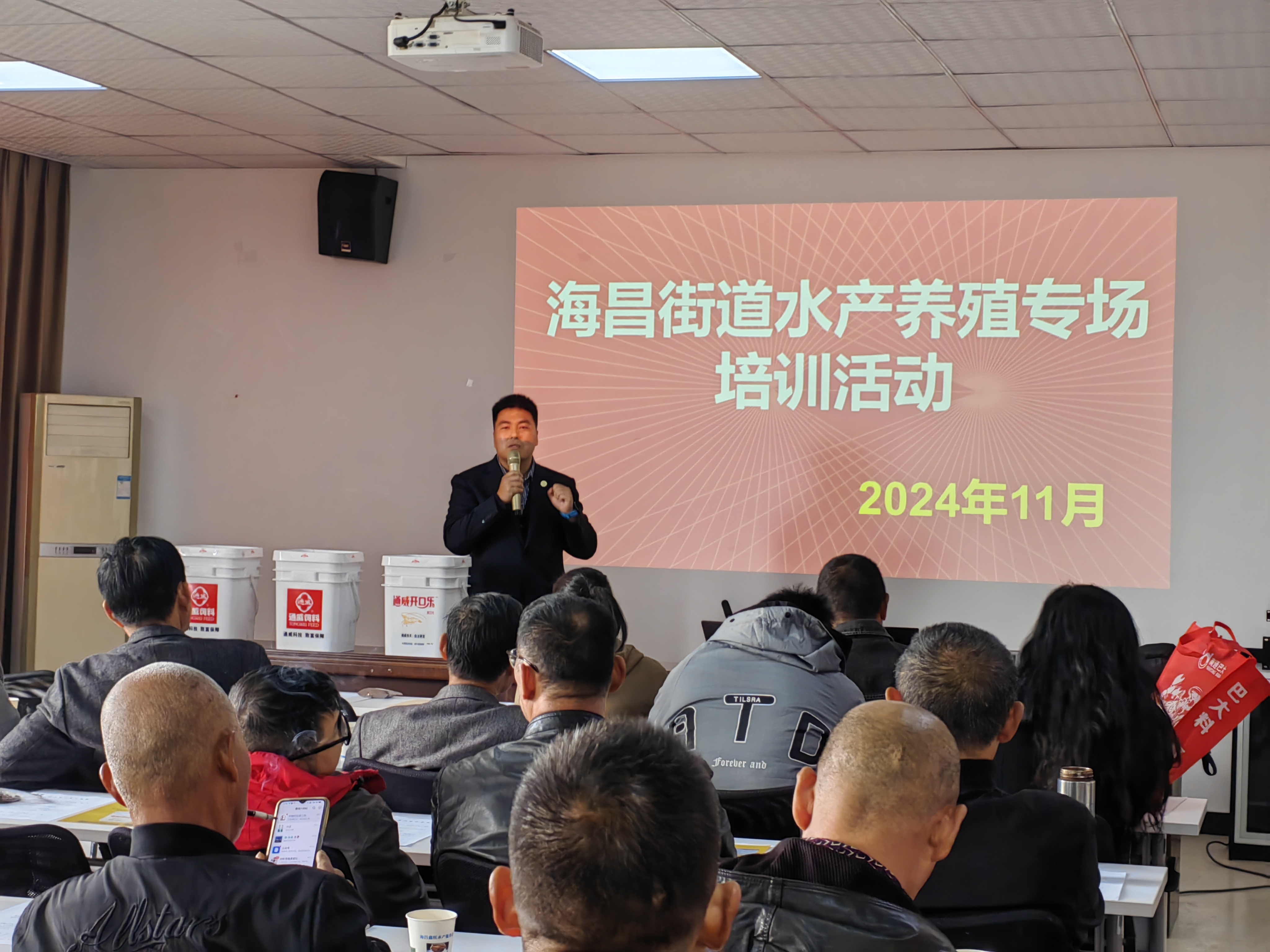 海昌成校开展沼虾保苗技术水产养殖培训