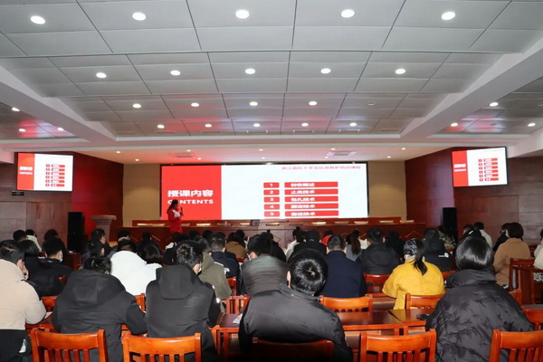 马桥街道社区教育中心举办救护员培训