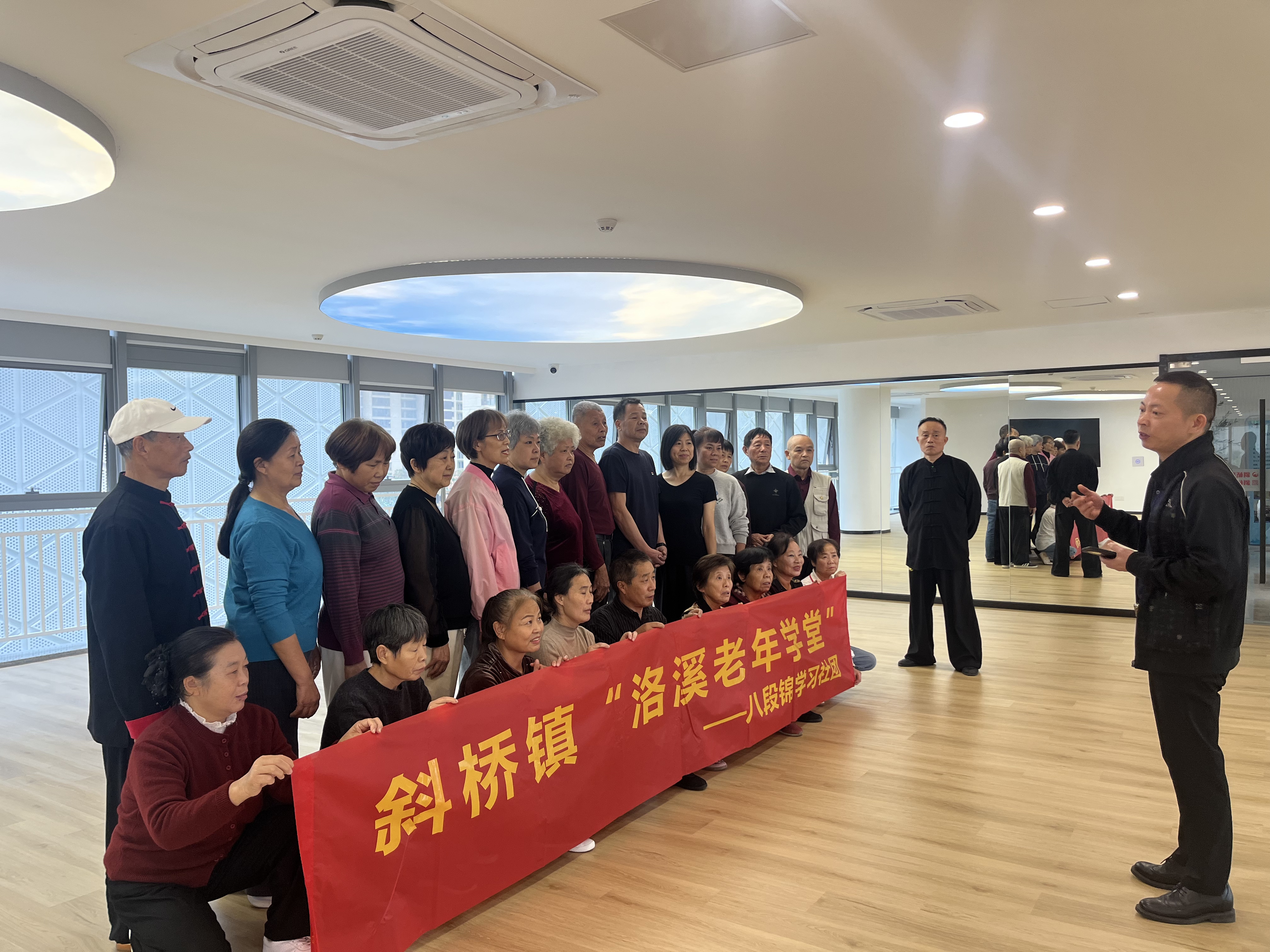 斜桥成校八段锦健身活动圆满落幕
