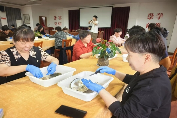 周王庙镇博儒桥社区学校开展母亲节主题活动