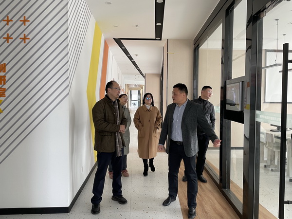 市文联主席朱红刚带队来马桥成校指导调研文创工作