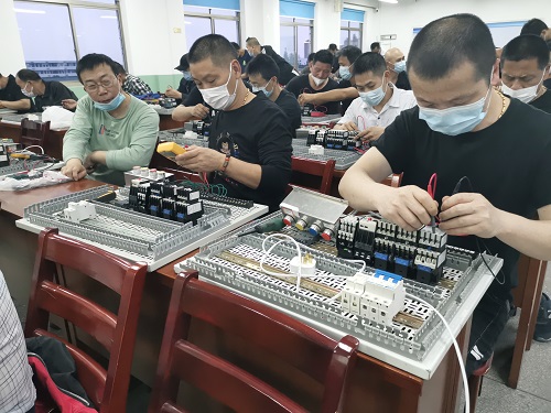 丁桥镇举办高级（三级）电工培训