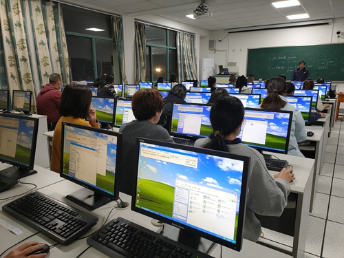 硖石成校顺利完成成人高中班计算机考核工作