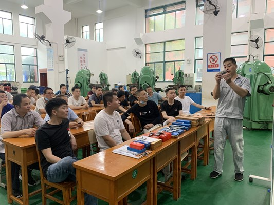 黄湾镇举办钳工（三级）实操模拟考试