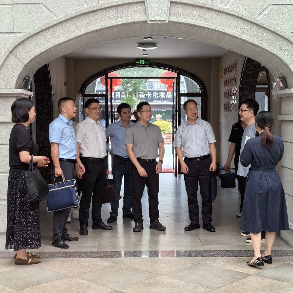 浙江省委老干部局调研长安镇老年学校