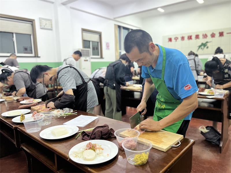 盐官成校中式烹调师培训班顺利完成鉴定考核