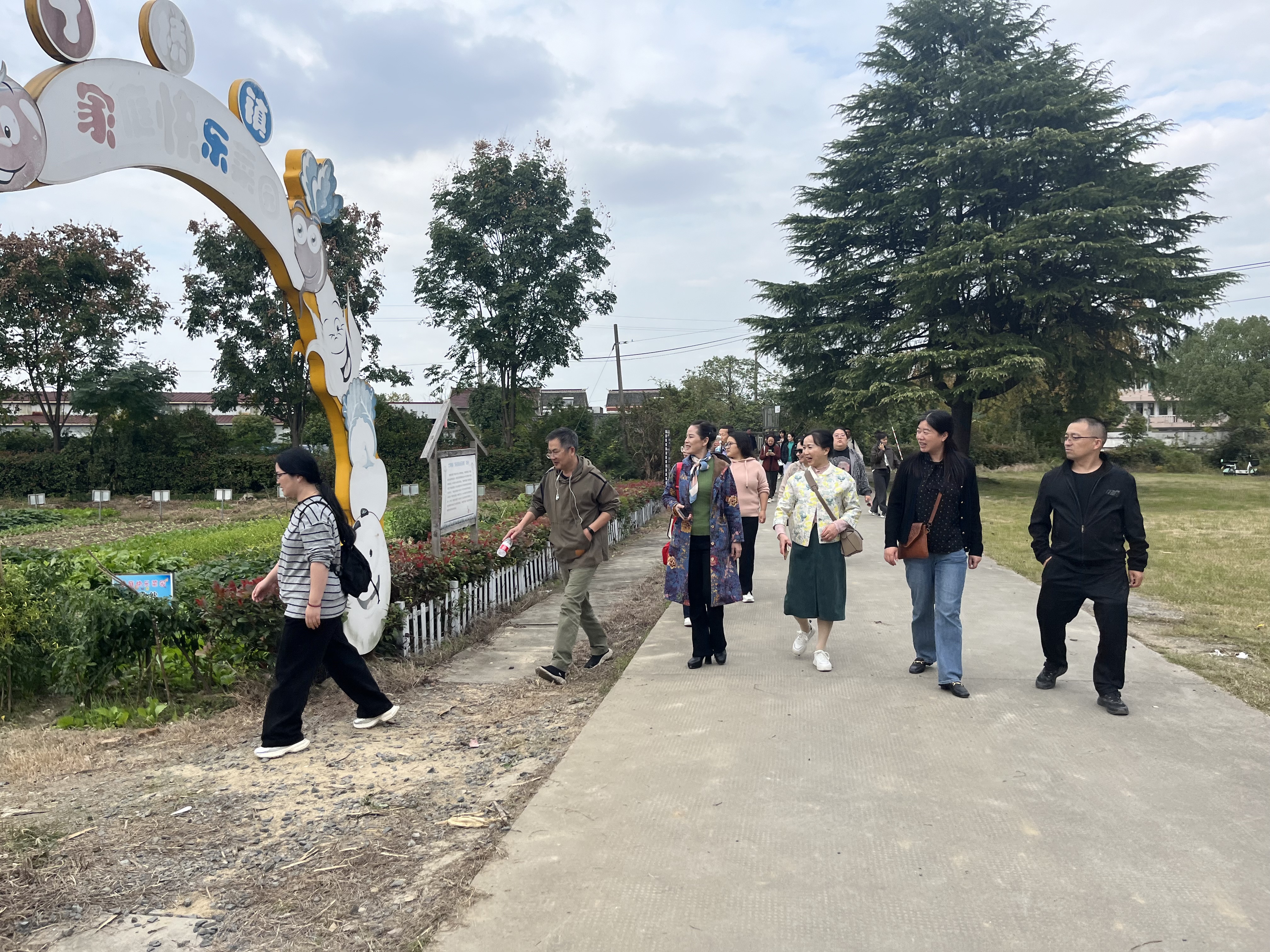 湖州老年教育考察团来丁桥镇学习交流