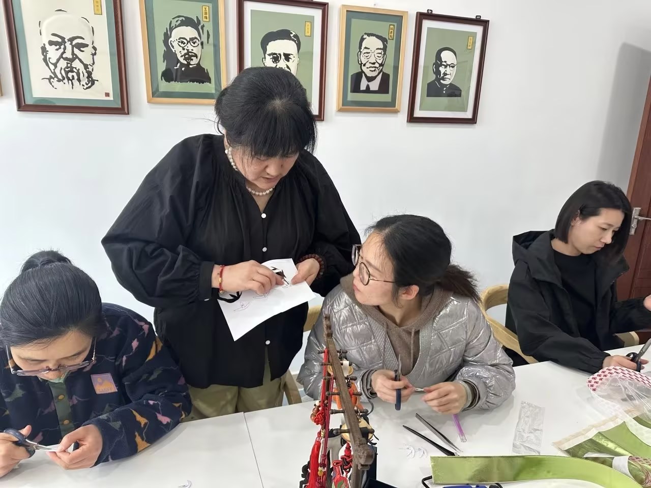 海洲街道举办清明节廉政文化与非遗手工融合活动