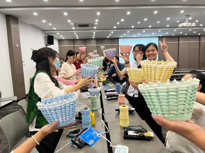 盐官成校开展乡村手工艺藤编培训