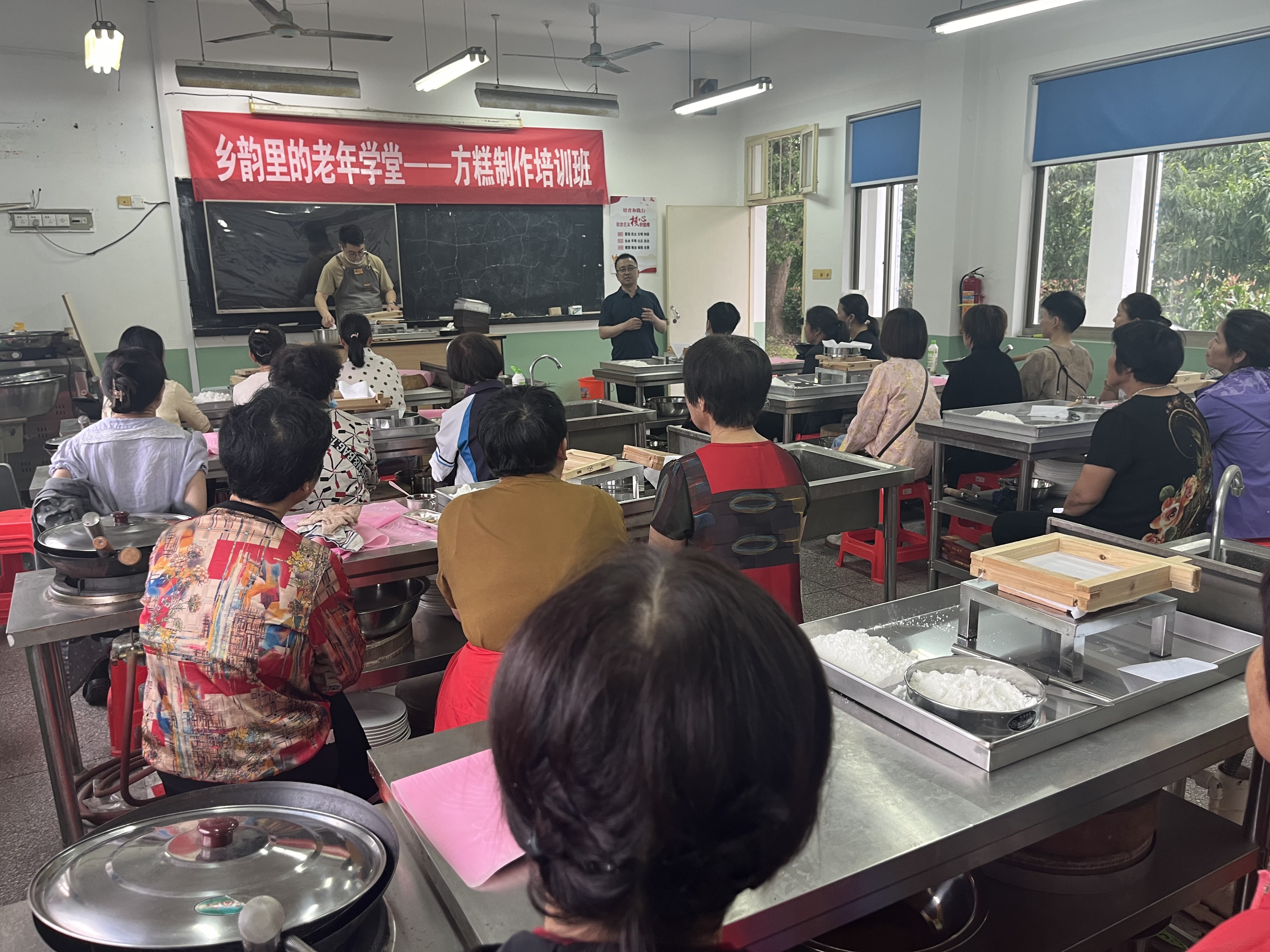 丁桥镇“乡韵里的老年学堂”开课