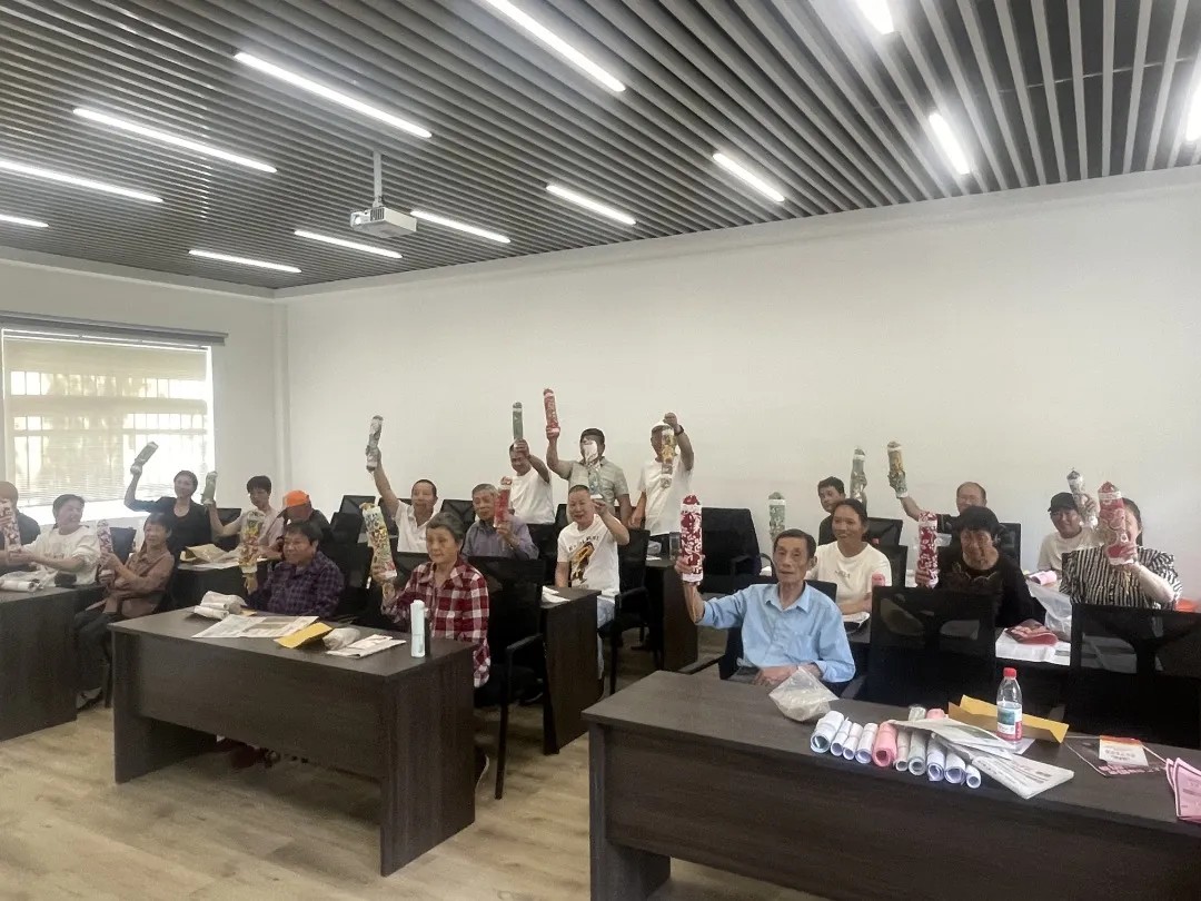 袁花镇红新村社区学校开展新型婚育文化活动