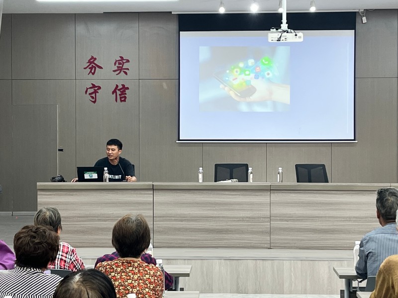 盐官镇老年人智能手机及老年摄影培训开班