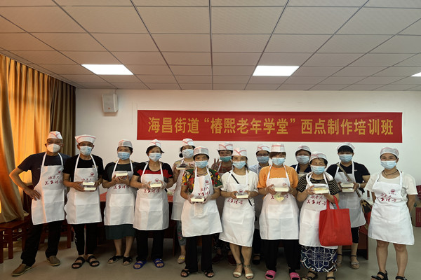 海昌街道“椿熙老年学堂”举办老年西点美食课堂培训