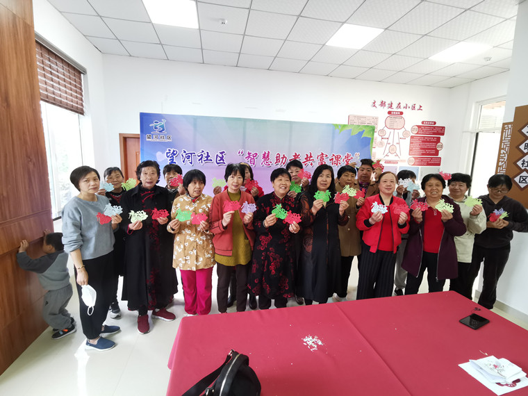 斜桥镇开展迎五一“清廉剪纸”活动