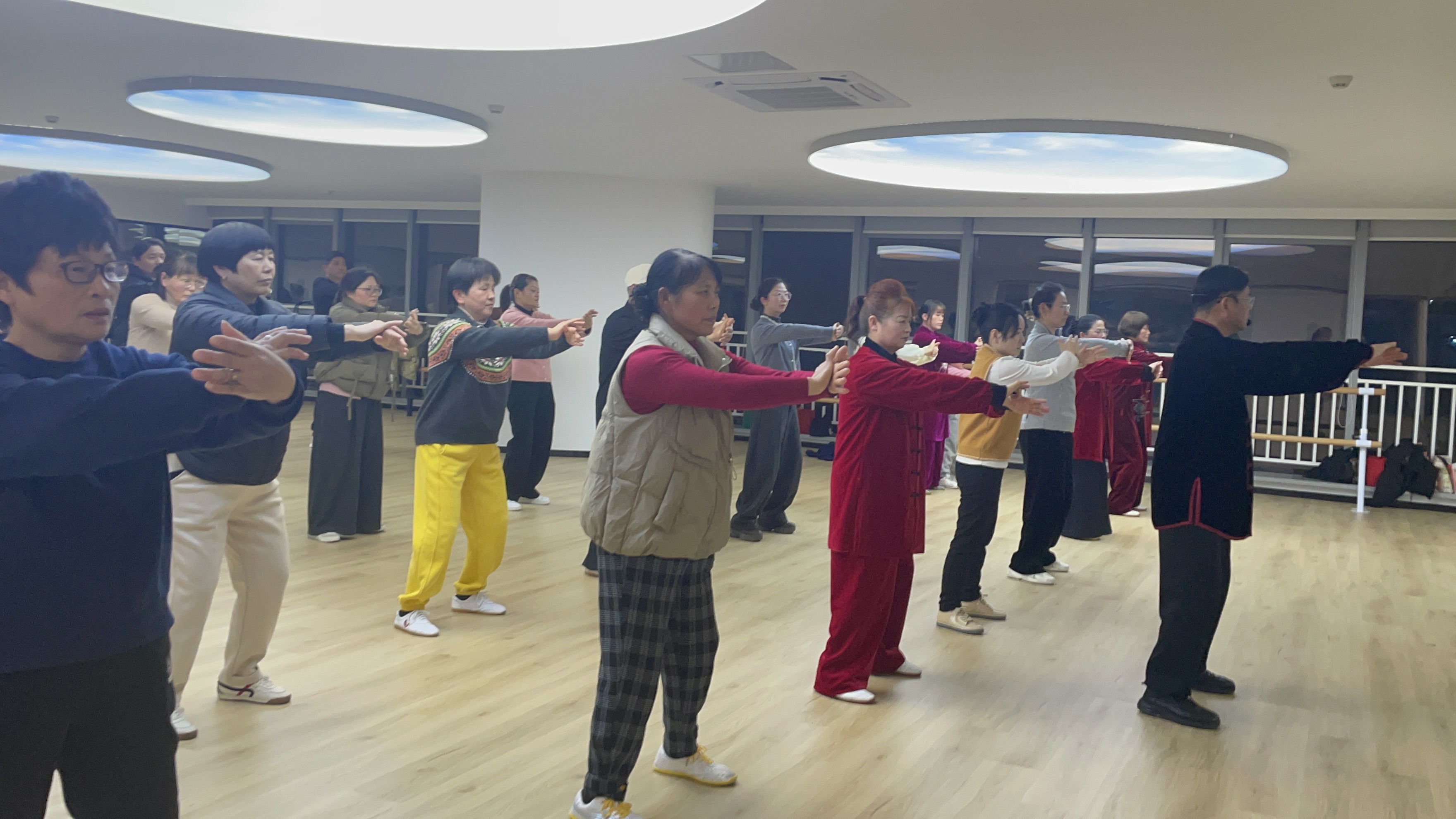“洛溪银龄夜校”28式太极拳开班