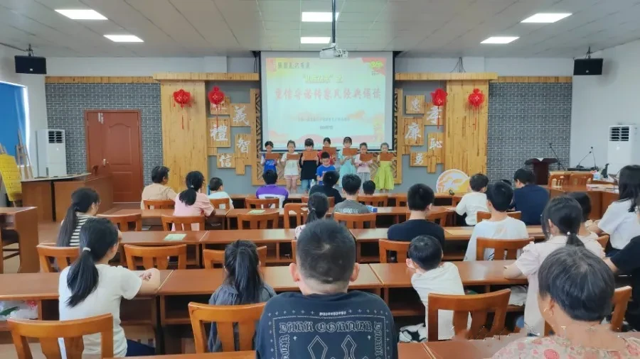 袁花镇双丰村社区学校开展重信守诺传家风经典诵读活动