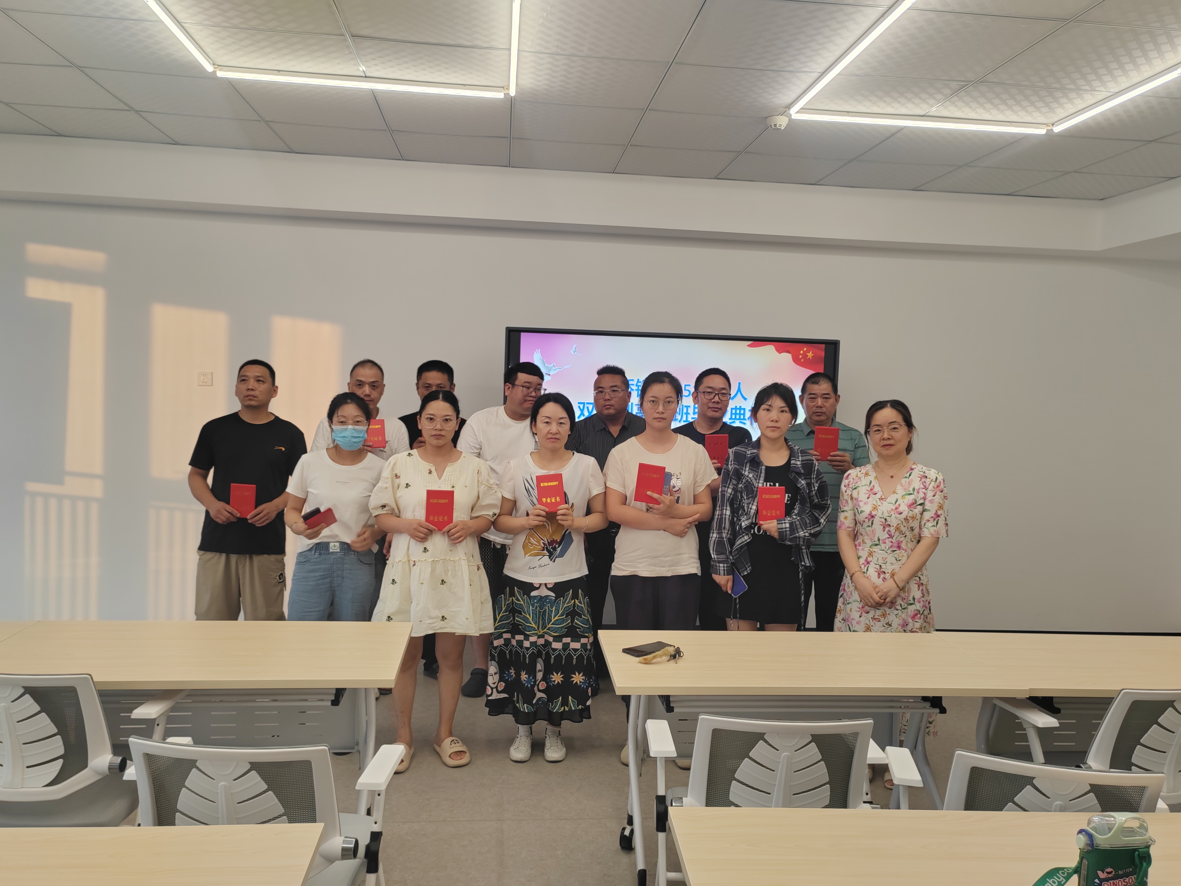 斜桥镇成人文化技术学校举行2025年春季双证制高中毕业典礼