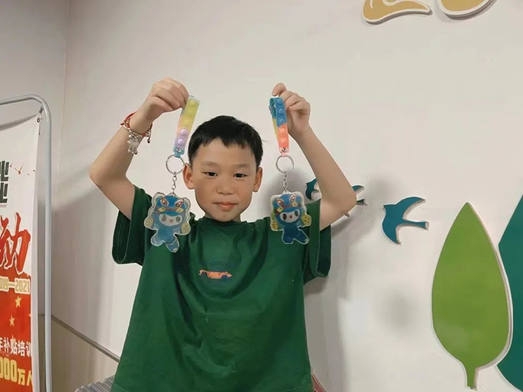 斜桥镇举办“水墨绘皮影 同心迎亚运”皮影制作培训
