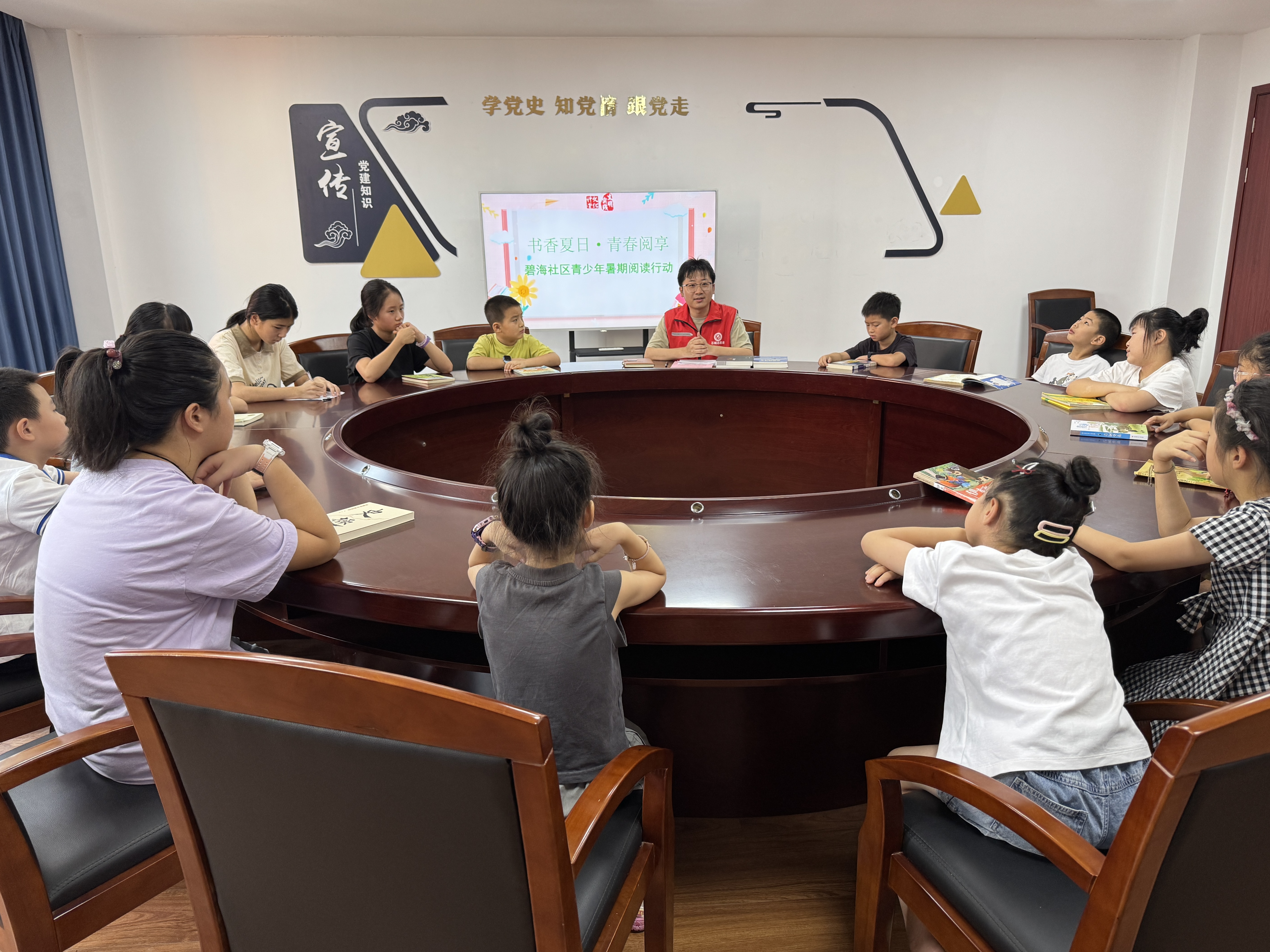 海昌街道举办“书香夏日·青春阅享”青少年阅读行动