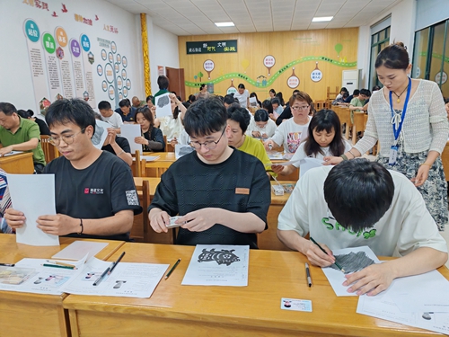 硖石成校顺利完成剪纸专项技能考核工作