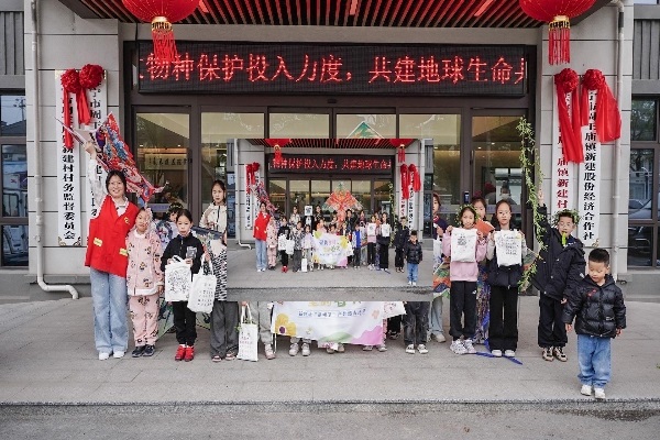 周王庙镇新建村社区学校开展“清明节”户外踏青活动