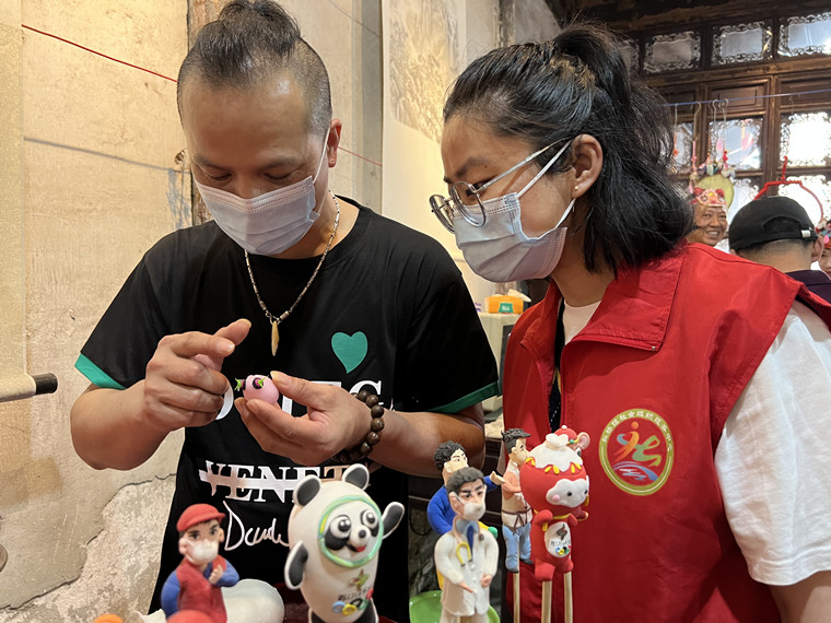 斜桥成校举行“粽叶飘香 巧手传情”端午节活动