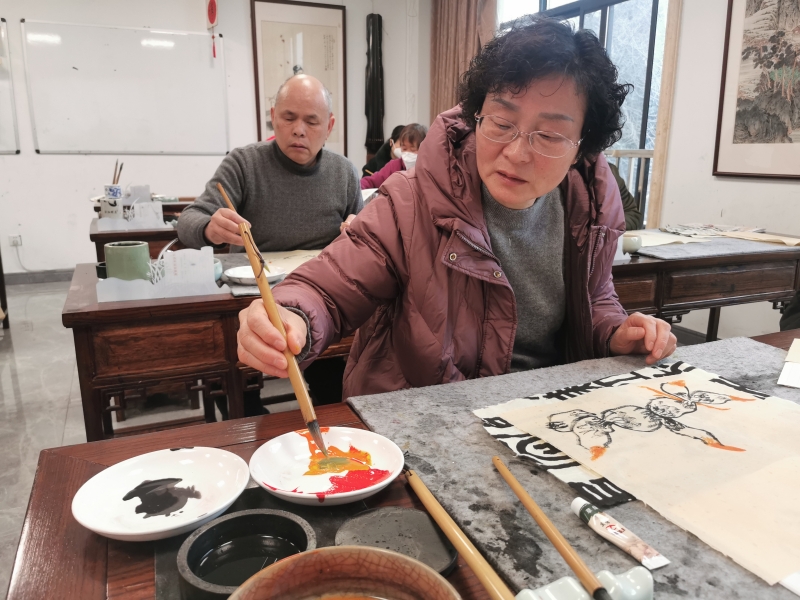 海洲街道社区教育中心银龄国画公益培训开班