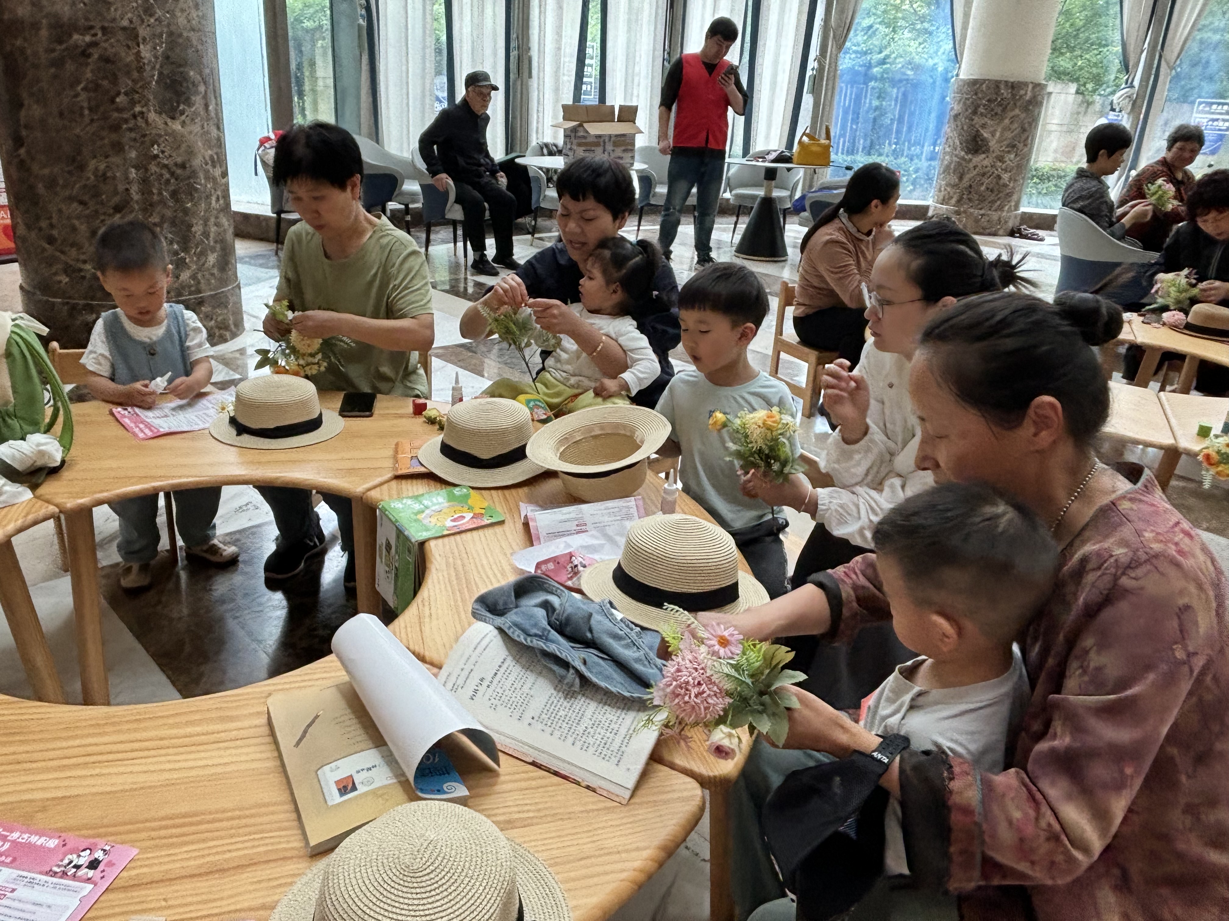 海洲街道新桥社区举办"传承好家风 感恩慈母情"母亲节主题活动