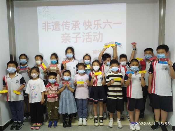 硖石成校开展“灯彩非遗体验”走进荷叶村