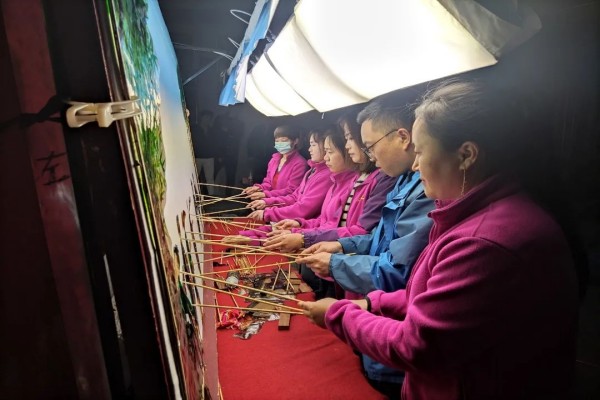 皮影下乡进双山，非遗文化展风采